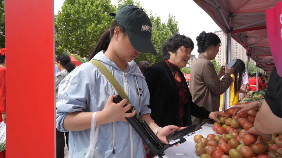 学生进行直播推流1