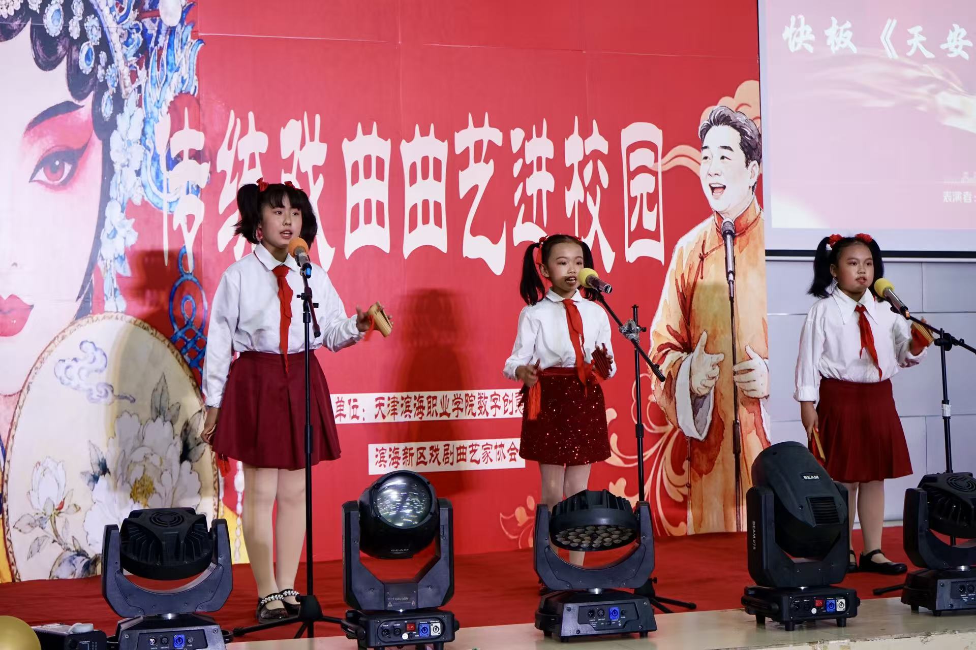 快板《天安门广场看升旗》